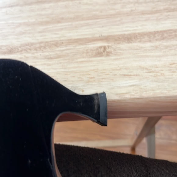 Nice! Sexy black suede low heels…excellent Condition! - Picture 6 of 6
